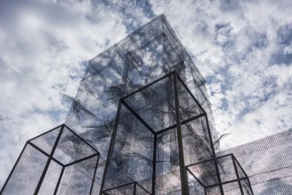 他用铁丝网打造出的惊人作品,比3D网格建模还牛!