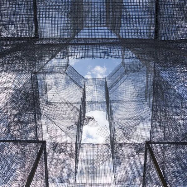 他用铁丝网打造出的惊人作品,比3D网格建模还牛!