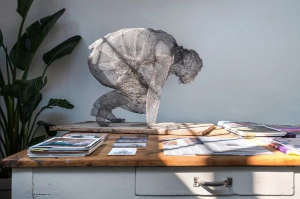 他用铁丝网打造出的惊人作品,比3D网格建模还牛!