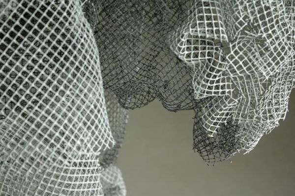 他用铁丝网打造出的惊人作品,比3D网格建模还牛!