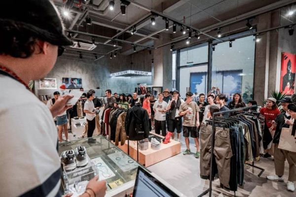 潮闻快食 | Travis Scott x Jordan Brand 服饰系列释出;Supreme x Vans 发售在即!