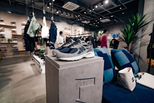 潮闻快食 | Travis Scott x Jordan Brand 服饰系列释出;Supreme x Vans 发售在即!