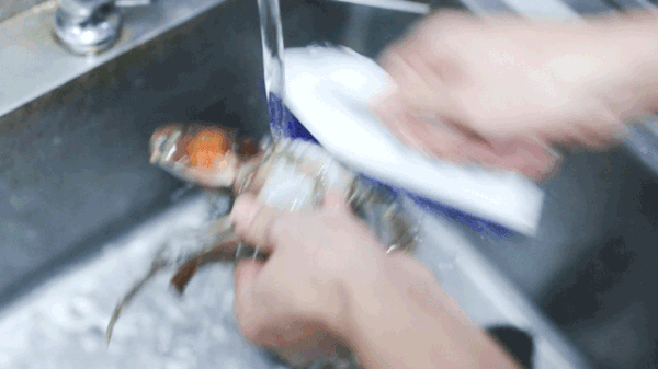 MVI_0615.gif 杭州人的“肥蟹天堂”!一年狂卖20w斤,解锁“一锅两吃”新姿势!