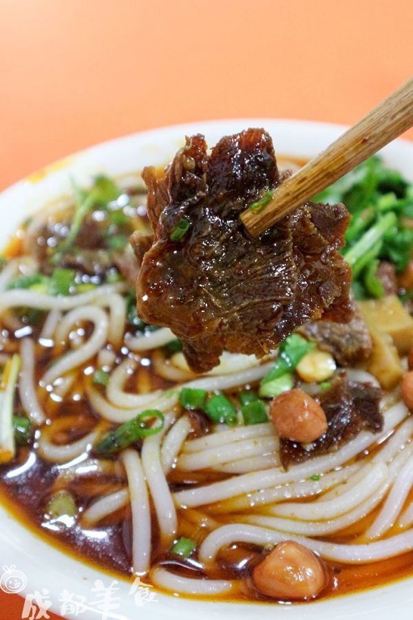 说不来成都话的苍蝇馆子,欠你一碗好吃的家乡粉!