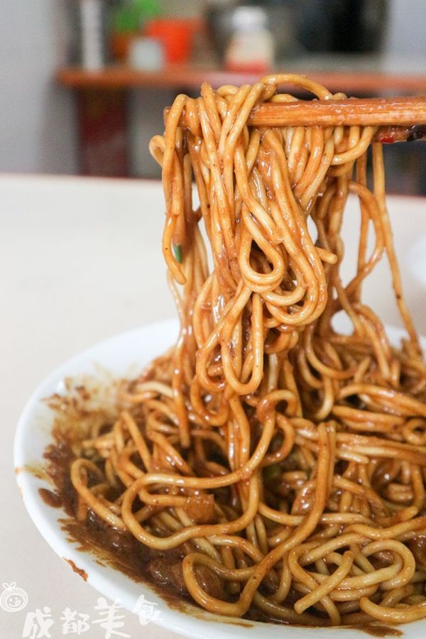 说不来成都话的苍蝇馆子,欠你一碗好吃的家乡粉!