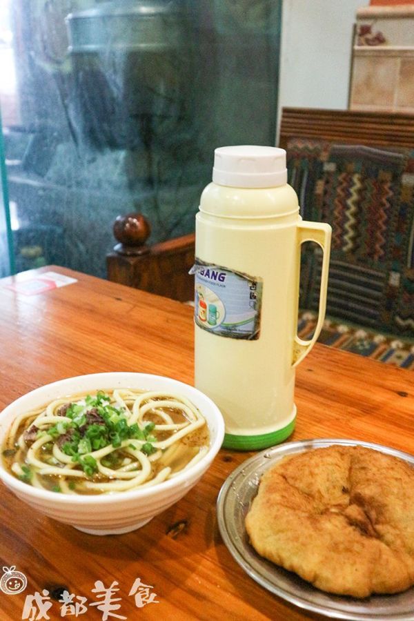 说不来成都话的苍蝇馆子,欠你一碗好吃的家乡粉!