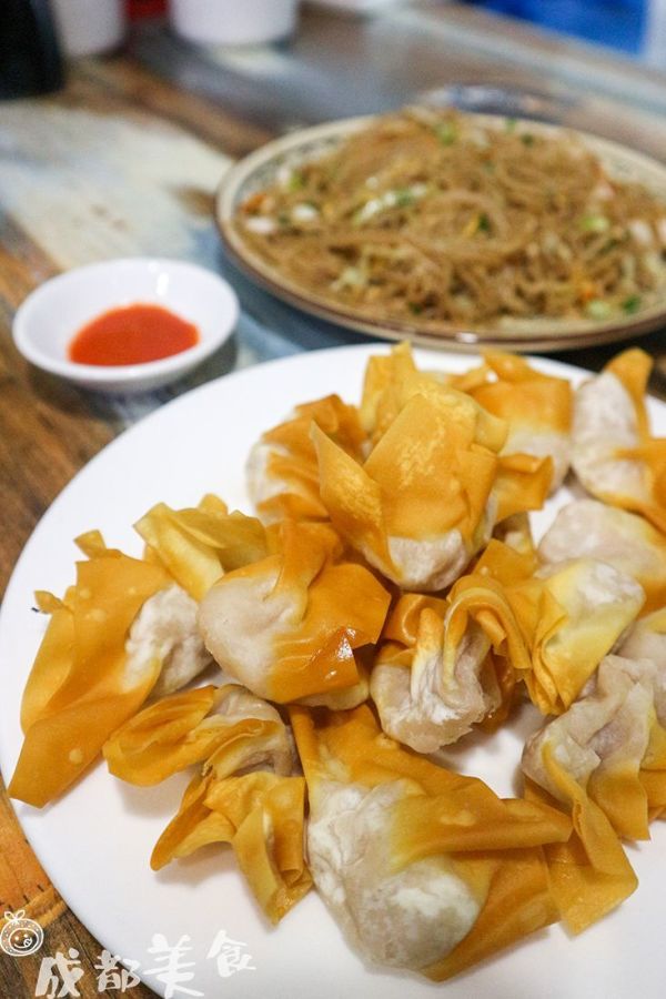 说不来成都话的苍蝇馆子,欠你一碗好吃的家乡粉!
