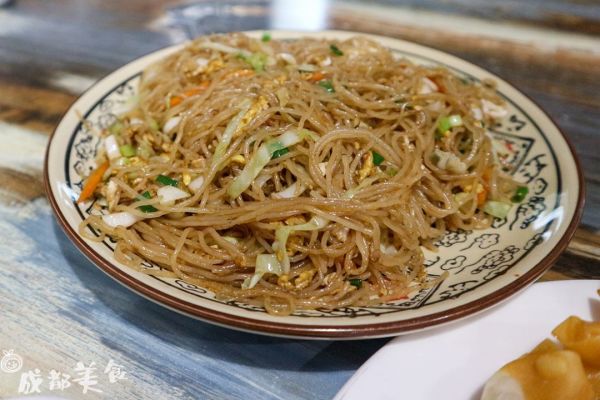 说不来成都话的苍蝇馆子,欠你一碗好吃的家乡粉!