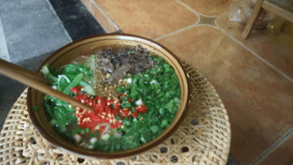 说不来成都话的苍蝇馆子,欠你一碗好吃的家乡粉!