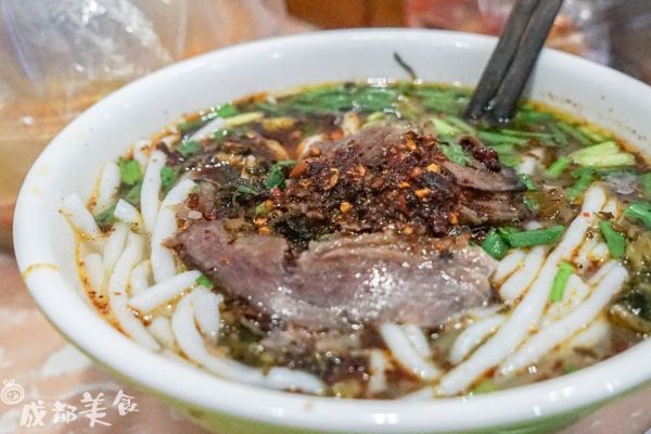 老成都才晓得的酒吧一条gai,不到一百块可以吃7顿!