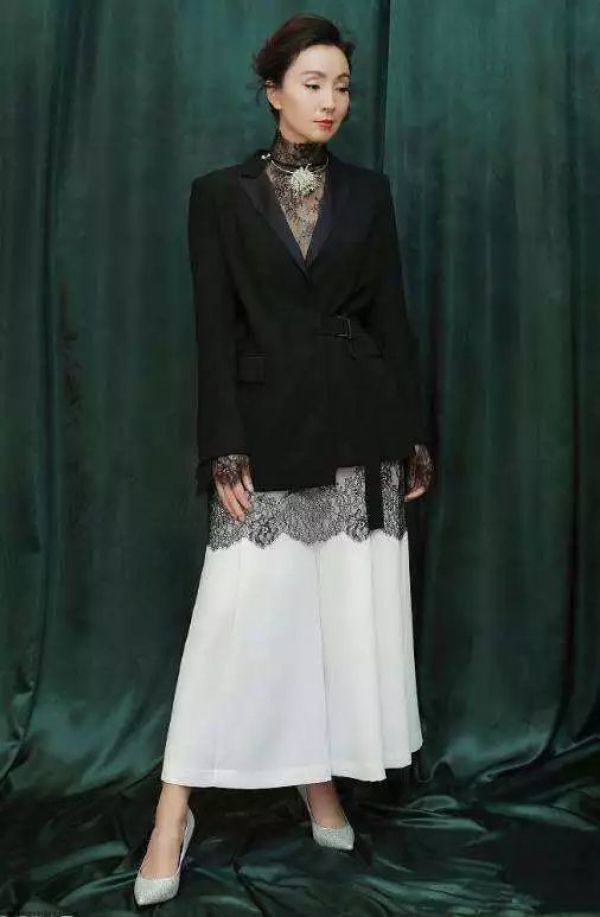 穿上西装外套,做又美又飒的潇洒女人! | FASHION
