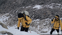为了测试这个防水面料,我差点从5300米的雪峰上摔了下来……