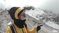 为了测试这个防水面料,我差点从5300米的雪峰上摔了下来……