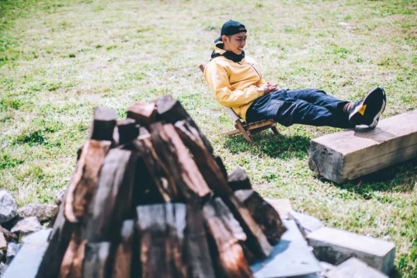 为了测试这个防水面料,我差点从5300米的雪峰上摔了下来……