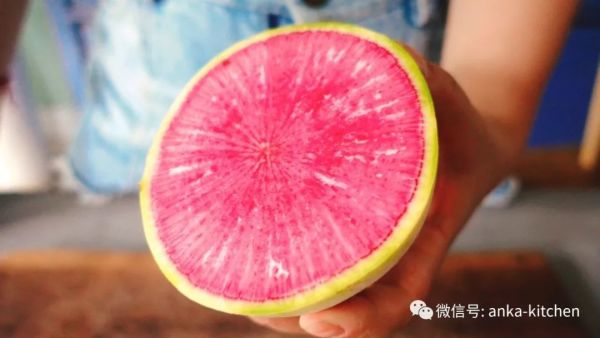 我把西瓜和萝卜一起种到了土里 ,结果竟然长出了...【奇葩食物你咋吃】