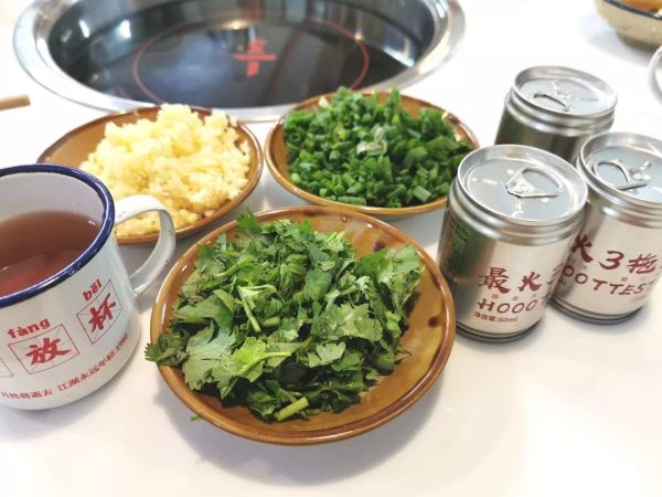 300多元就能吃65道菜?这家3拖1的重庆火锅味道勉强过关