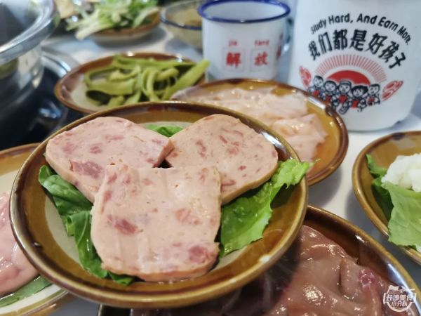 300多元就能吃65道菜?这家3拖1的重庆火锅味道勉强过关