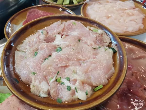 300多元就能吃65道菜?这家3拖1的重庆火锅味道勉强过关