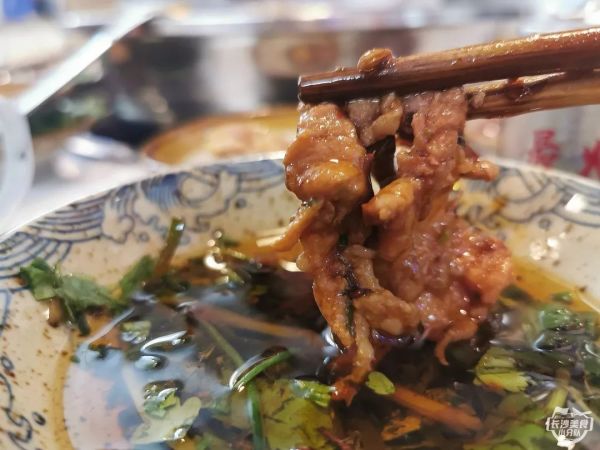 300多元就能吃65道菜?这家3拖1的重庆火锅味道勉强过关