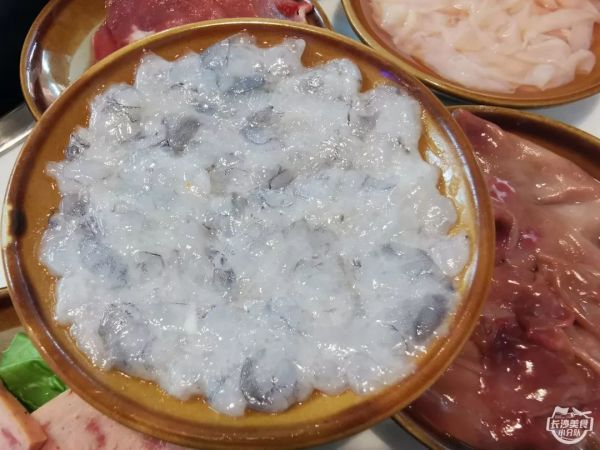 300多元就能吃65道菜?这家3拖1的重庆火锅味道勉强过关