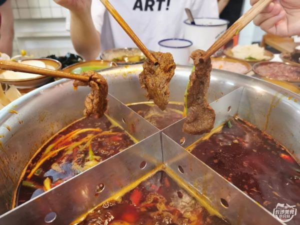 300多元就能吃65道菜?这家3拖1的重庆火锅味道勉强过关