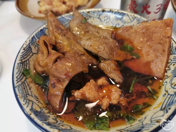 300多元就能吃65道菜?这家3拖1的重庆火锅味道勉强过关