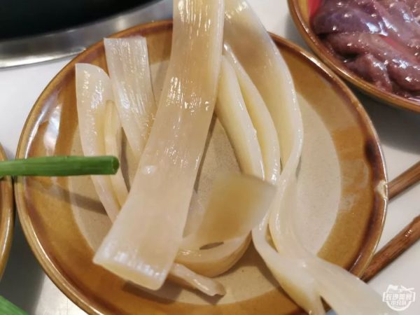 300多元就能吃65道菜?这家3拖1的重庆火锅味道勉强过关