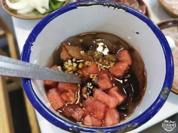 300多元就能吃65道菜?这家3拖1的重庆火锅味道勉强过关