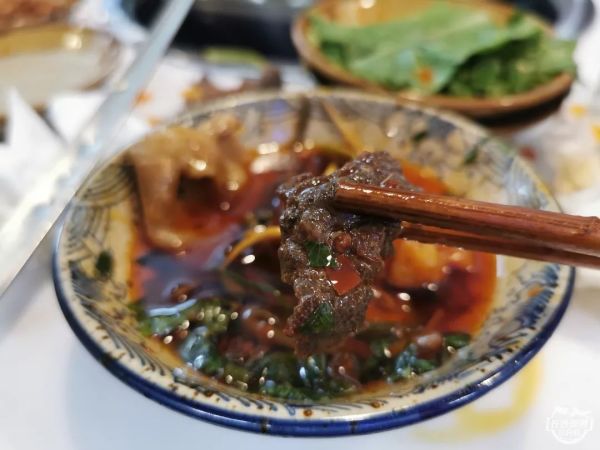 300多元就能吃65道菜?这家3拖1的重庆火锅味道勉强过关