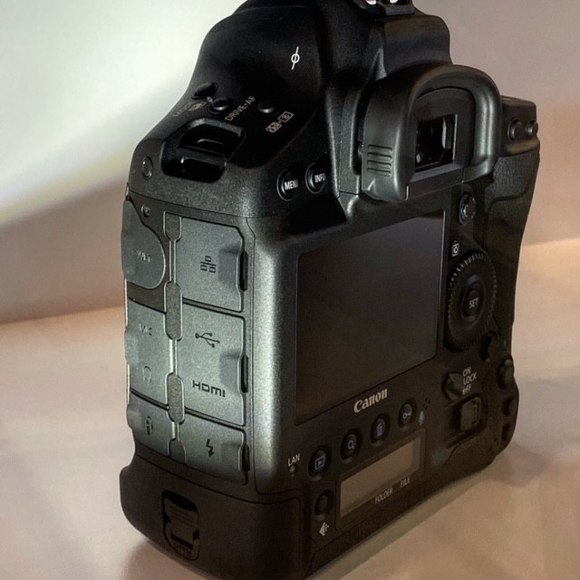 摄影新闻：Canon 1DX Mark III现身Photoplus展会、大量Adobe用户资料被泄露