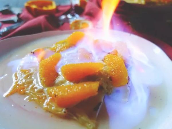 法国最著名的经典火焰料理,非属这道燃烧的可丽饼不可