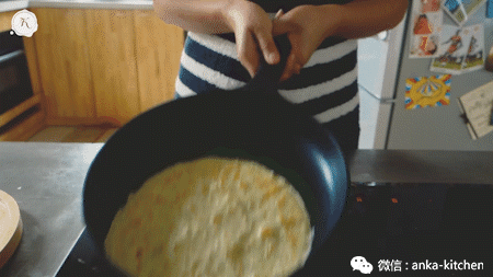法国最著名的经典火焰料理,非属这道燃烧的可丽饼不可