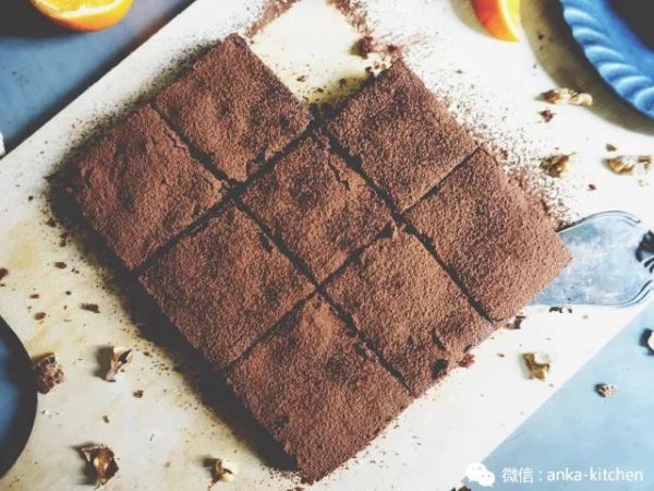 这样的橙味布朗尼我还能再吃10块,绵软湿润的口感完全不能拒绝!