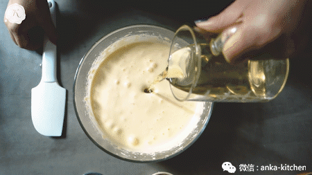 这样的橙味布朗尼我还能再吃10块,绵软湿润的口感完全不能拒绝!