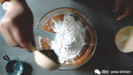 这样的橙味布朗尼我还能再吃10块,绵软湿润的口感完全不能拒绝!