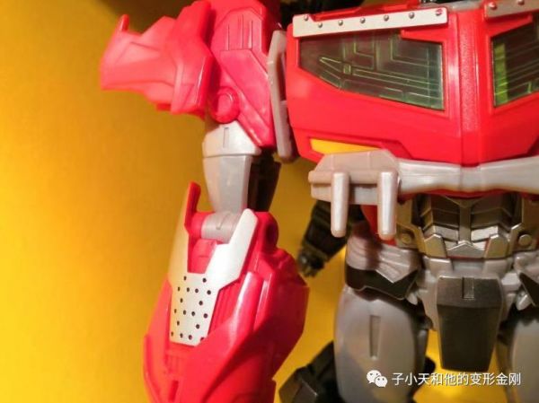 【评玩具】子小天:大果果测评《变形金刚 狩魔擎天柱 不一样的柱子哥》