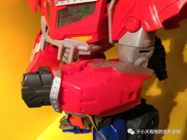 【评玩具】子小天:大果果测评《变形金刚 狩魔擎天柱 不一样的柱子哥》