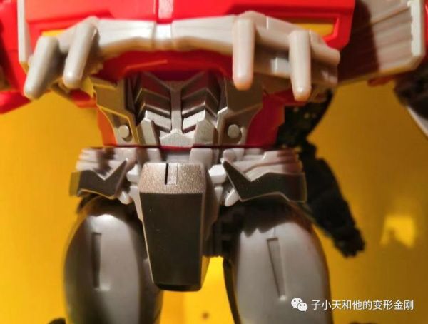 【评玩具】子小天:大果果测评《变形金刚 狩魔擎天柱 不一样的柱子哥》