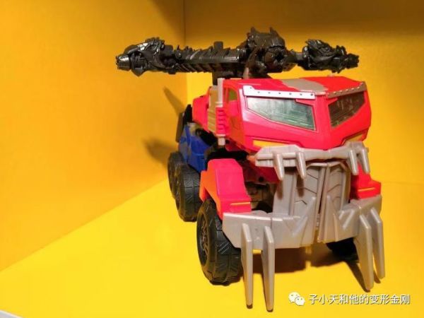 【评玩具】子小天:大果果测评《变形金刚 狩魔擎天柱 不一样的柱子哥》