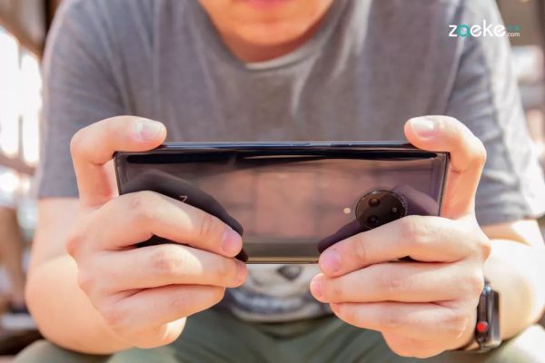 NEX 3 5G 版站在未来与现实的交汇点,以创新力为自身披坚执锐