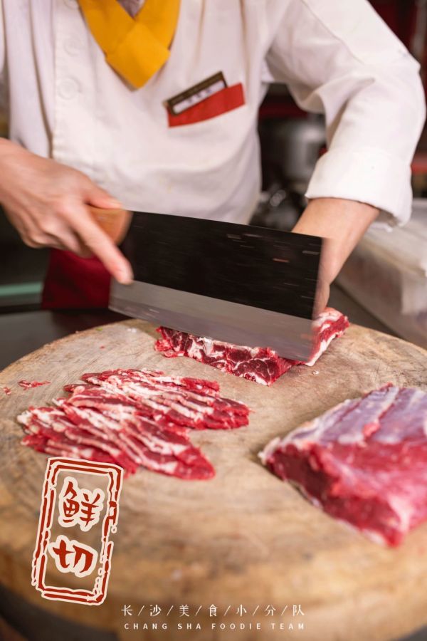肉要鲜切的才好吃!侯家塘川锅一号搬新家,解锁超多新菜品
