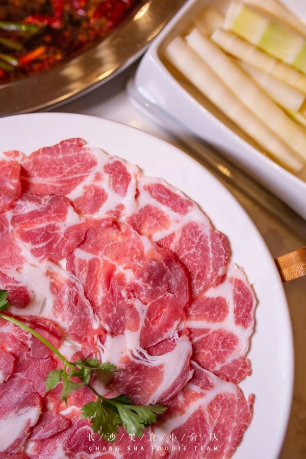 肉要鲜切的才好吃!侯家塘川锅一号搬新家,解锁超多新菜品