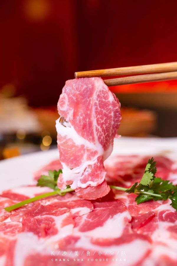 肉要鲜切的才好吃!侯家塘川锅一号搬新家,解锁超多新菜品