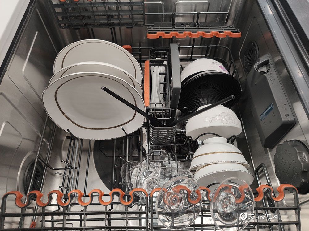 【艾肯评测】COLMO BLANC洗碗机评测：“内涵”丰富，让净洁变得更简单