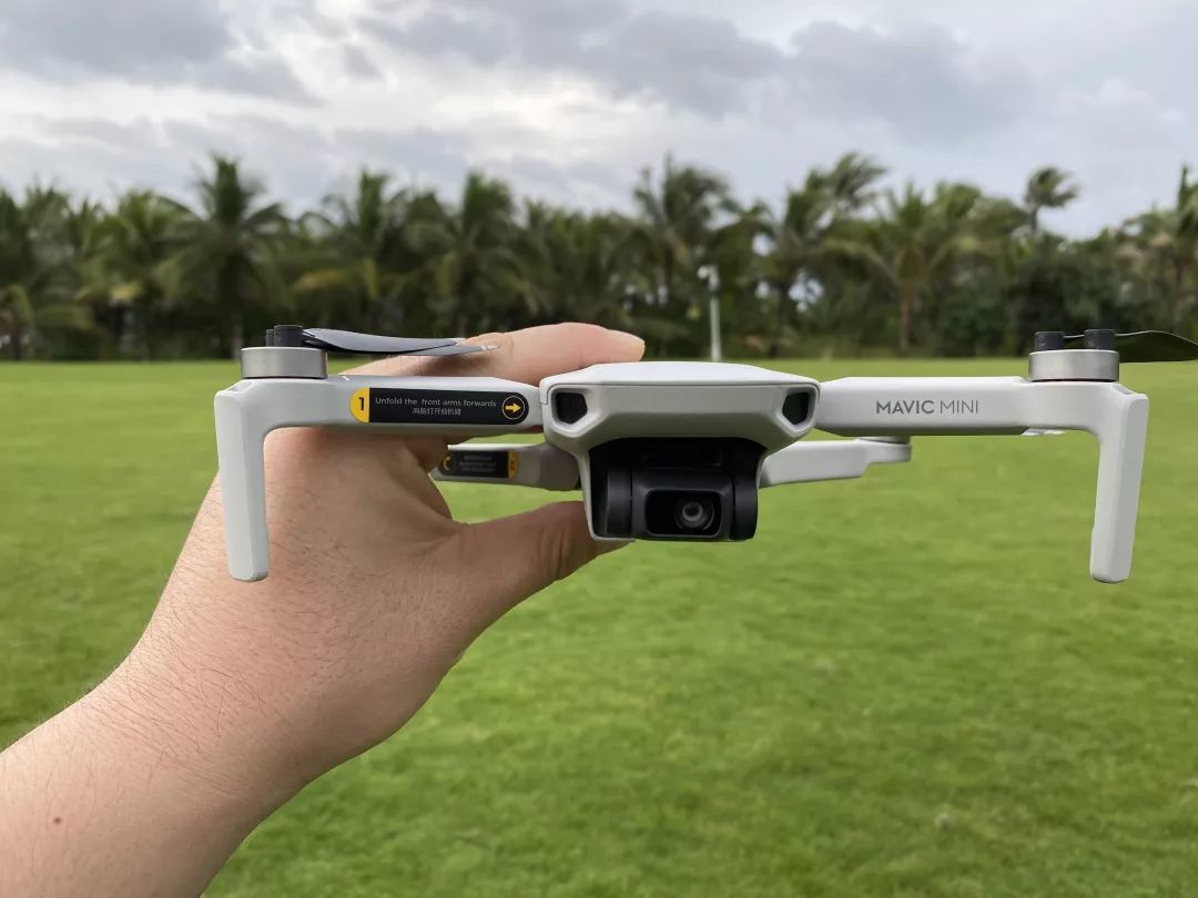 还有&nbsp;30&nbsp;分钟续航,大疆&nbsp;mavic&nbsp;mini&nbsp;要进我