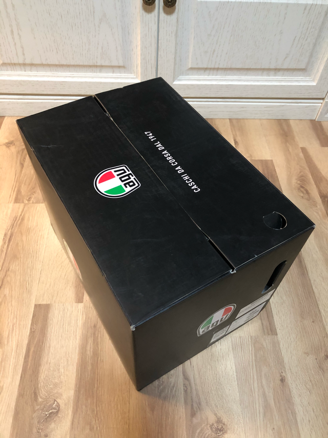 agv 全碳纤揭面盔