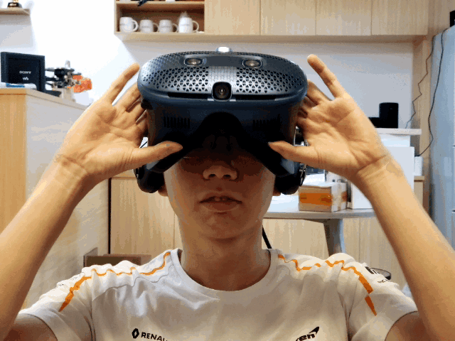 “领进门”还是“看个人”?VIVE Cosmos两头都能照顾到