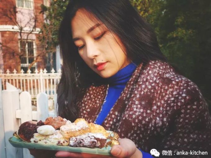 老板娘首次出镜给你们送心心念念的圣诞糕点礼盒啦!快来饱个眼福【安卡西厨】