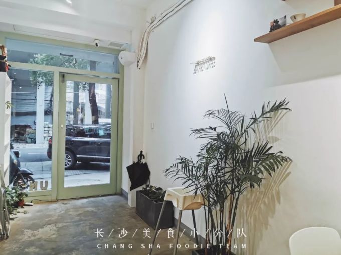 浏城桥下早晨8点就营业的咖啡馆,有对咖啡小白友好的细节之美