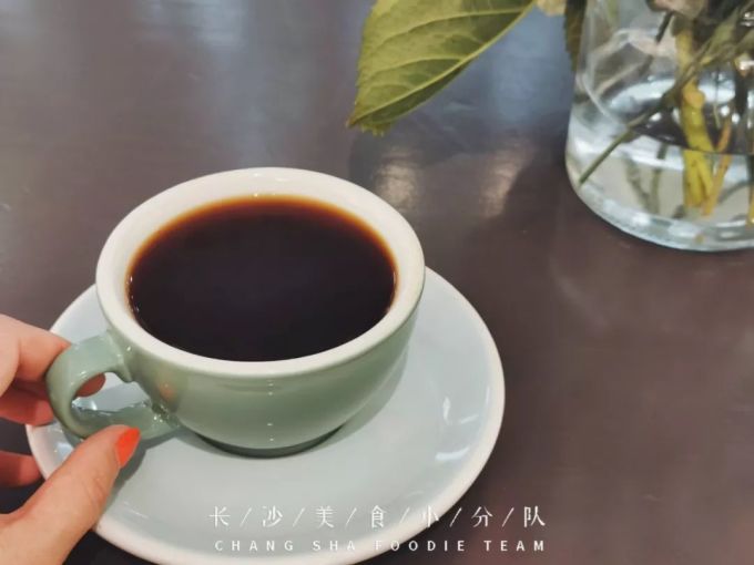 浏城桥下早晨8点就营业的咖啡馆,有对咖啡小白友好的细节之美